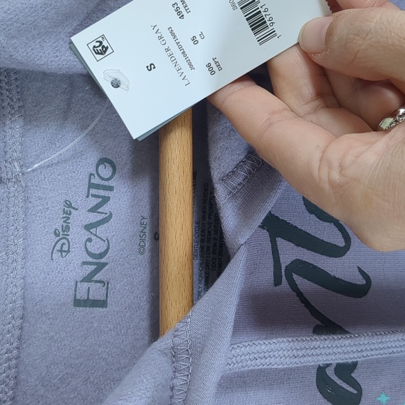 NWT Disney Women's Encanto Light purple Hoodie with Kangaroo Pocket Size Small - Picture 4 of 10